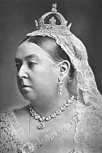 Photo of Queen Victoria wearing her small diamond crown.
