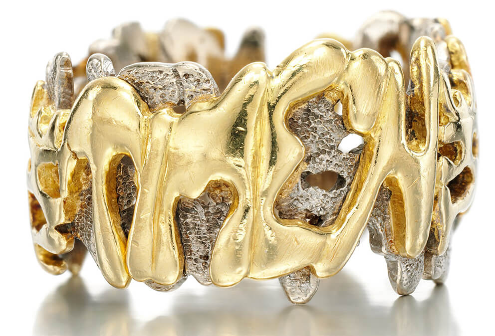 bi-coloured openwork band composed of letters spelling the phrase 'All the Time in the World' around both the exterior and interior